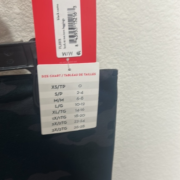 NWT Spanx Look At Me Now Black Camo Leggings Size New Medium - Picture 4 of 5